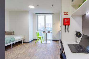 1 bed studio, Raleigh Street, City Centre, Plymouth, PL11ET - Image 4